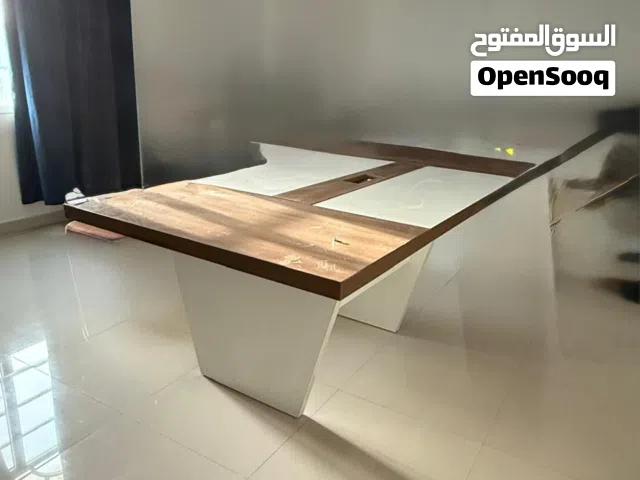 طاولة اجتماعات فخمة وعصرية للبيع