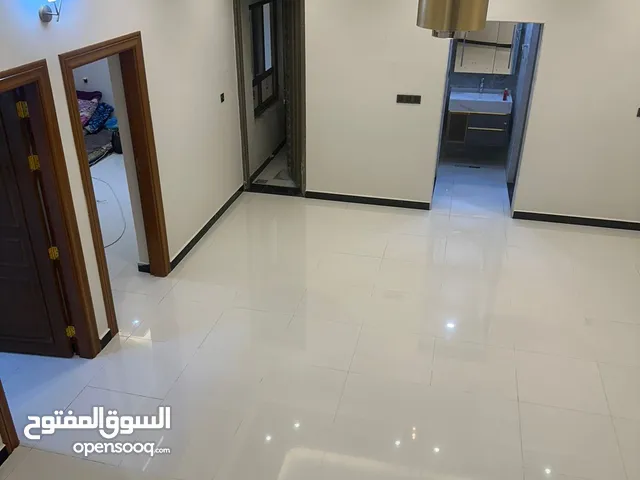 200 m2 Studio Townhouse for Sale in Basra Yaseen Khrebit