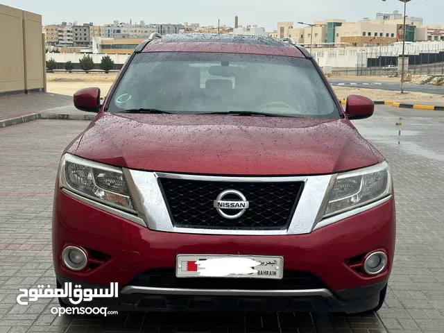 Nissan Pathfinder 3.5 model 2014 full option excellent condition