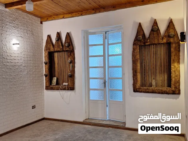 شقة مكتبية للايجار بجانب ميدان الجزائر في وسط البلاد قريبة من كل المرافق وتنفع مكتب او شركة