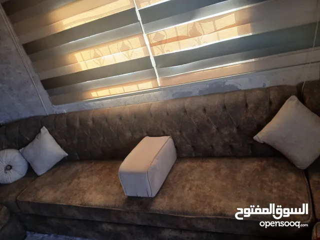 كورنر غرفة الجلوس يوجد مخزن