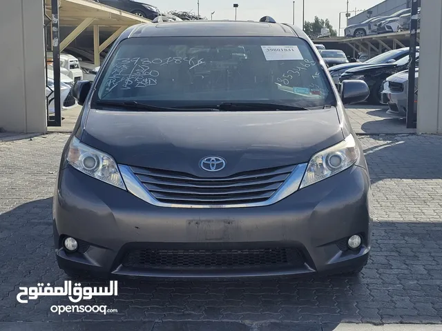 Toyota Sienna 2017 XLE Gray