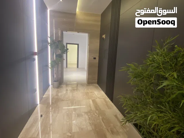 شقة للإيجار في الظهرة شارع العملة بناء حديث تشطيب ممتاز