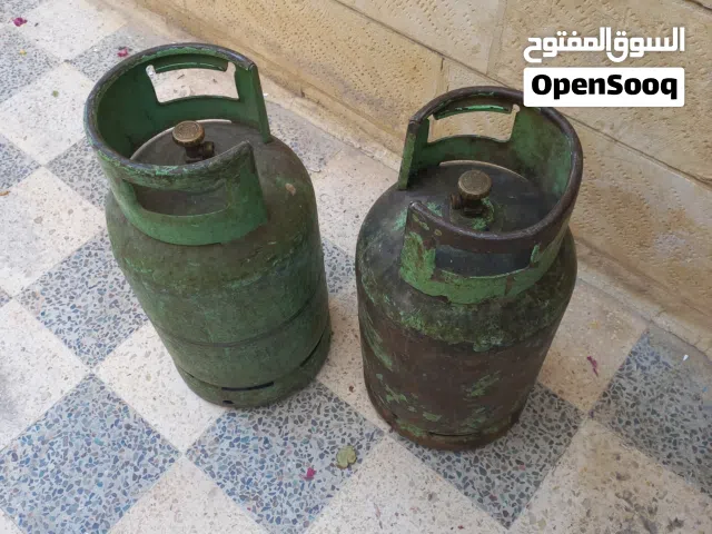 جرتين غاز فارغة