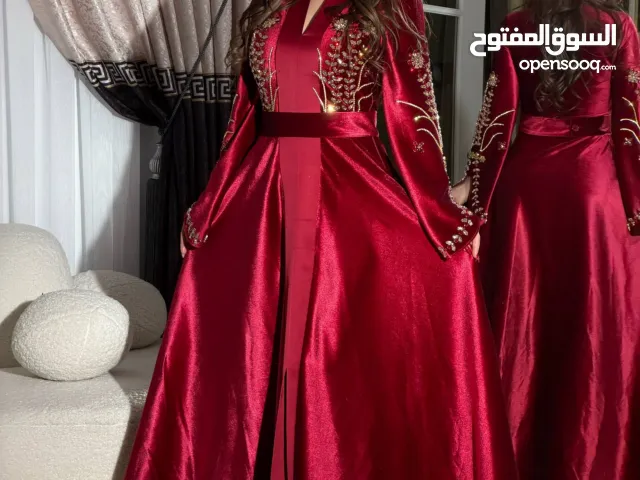 عباية ملكية مخمل أحمر واسود