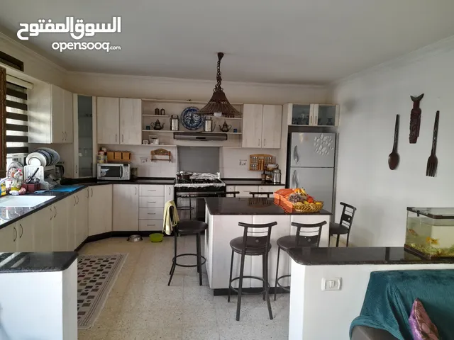 200 m2 3 Bedrooms Apartments for Sale in Ramallah and Al-Bireh Al Tira