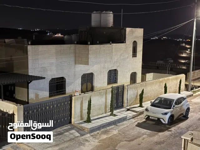 220 m2 More than 6 bedrooms Townhouse for Sale in Zarqa Graiba