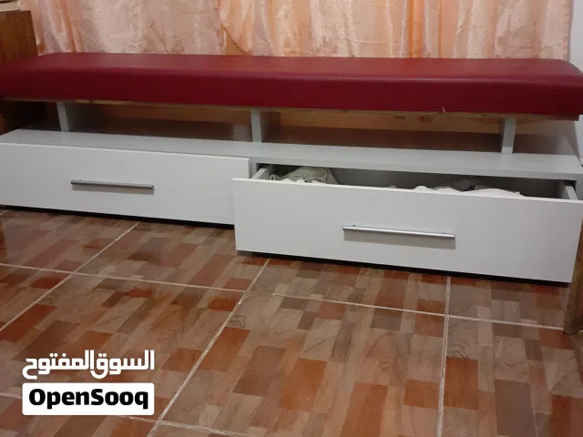 لوازم للطفل مقعد منجد يصلح لأماكن متعدده واشياء اخرى تبين بالصور