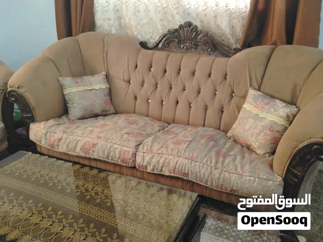 طقم كنب زان للبيع بحالة جيدة للبيع