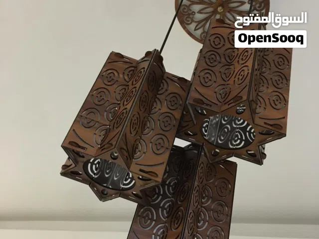 رفوف خشبيه وديكور