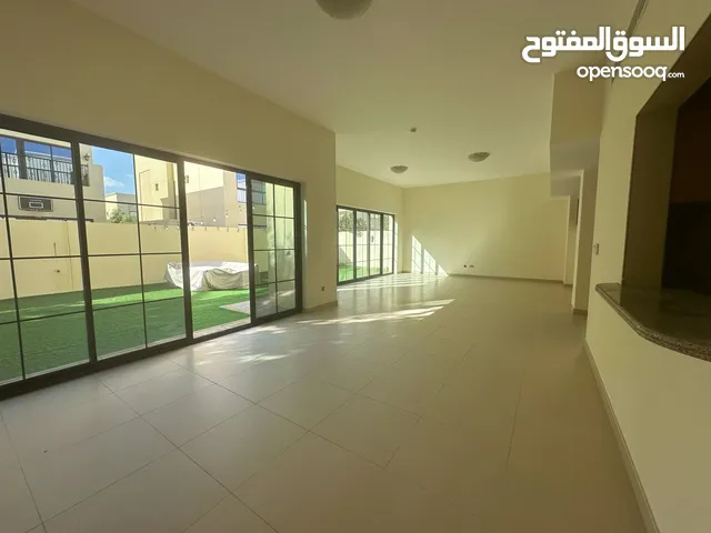 5043 ft 4 Bedrooms Villa for Sale in Dubai Nadd Al Sheba