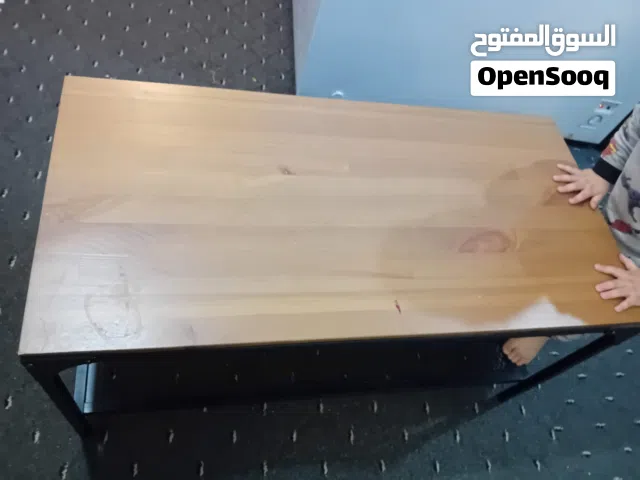 طاوله خشب وحديد نظيف مومستعمل ستعمل خفيف جدا نظيفه للبيع