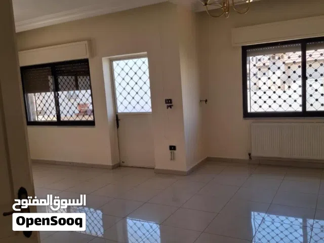 شقة طابقية واسعة للايجار في البيادر/ الرونق قرب الدوار الثامن