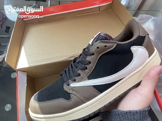 Travis Scott x Air Jordan 1 Low ‘Mocha’ Everlasting Sneaker