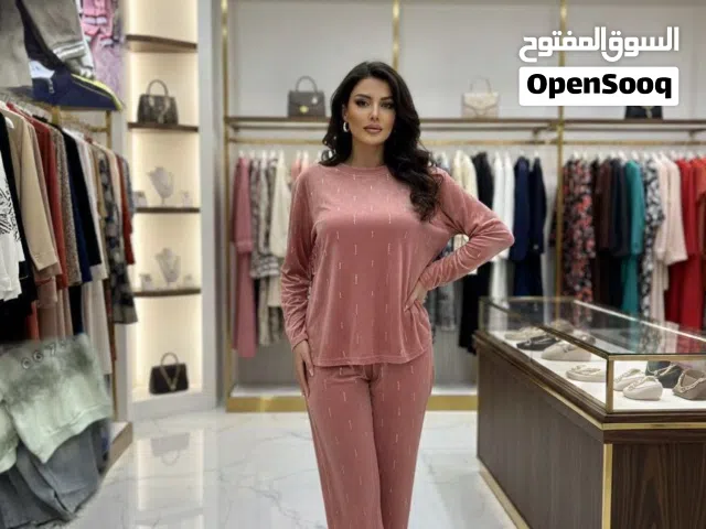 تراك نسائي   خامة مخمل شتائي قياس فري سايز