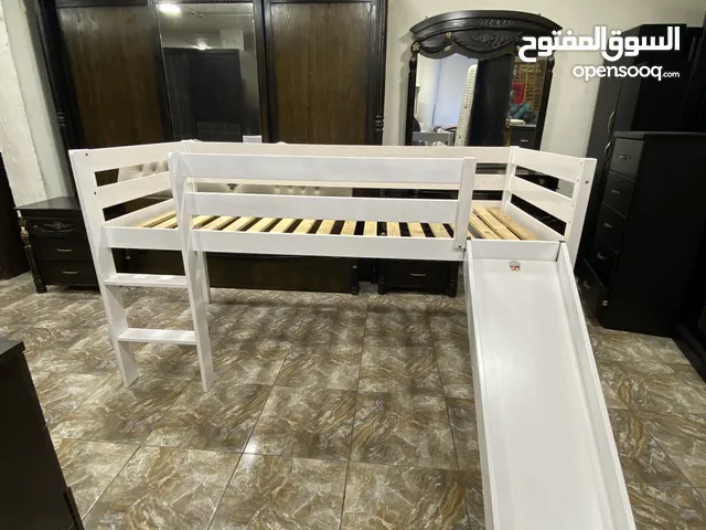 سرير اطفال كراسي طعام وارد المانيا للجادين التواصل ع الرقم