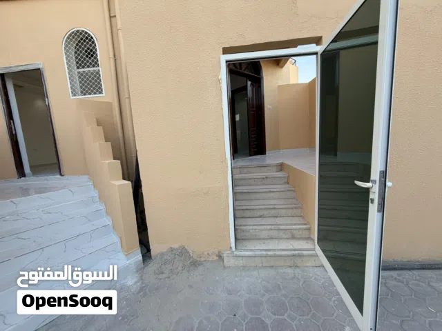 للايجار في ابوظبي مدينه شخبوط استوديو مساحه ممتازه طابق ارضي مع بلكونه موقع راق وسط المدينه
