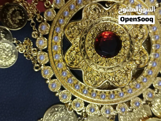 قلادة ولا اجمل