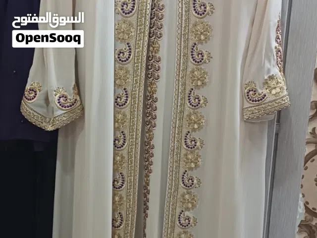 فستان ممتاز ونظيف للبيع