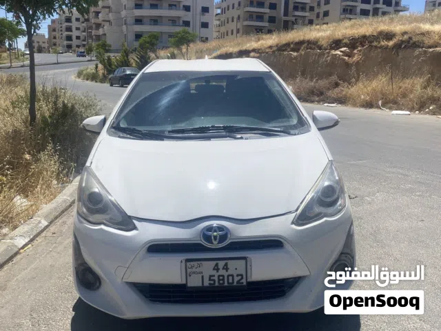 2016 تويوتا بريوس Prius C