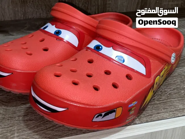 كروكس مكويين احمر