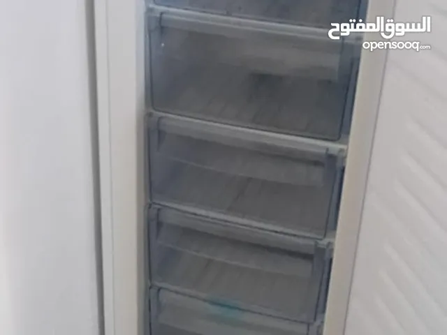 فريزر شبه الجديد 5 جرارات +رف ماركة نيوتن فريزر وكالة