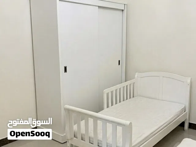 غرفة اطفال الحالة ممتازة دولاب و سرير