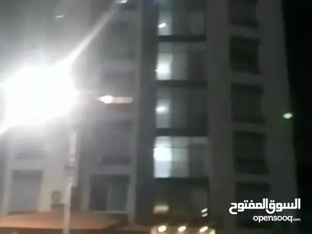 شقة طابق ارضي مقسمة الى 7 استديوهات ومؤجرة بالكامل للبيع على الشارع التجاري