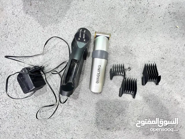 ماكينة حلاقه رجاليه صالحة بحالة جيدة مع كم من قطعة للحلاقة شاحن الها لا يوجد توصيل للتواصل تحت الوصف