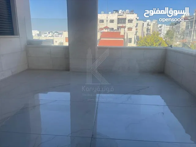 شقة فاخرة للبيع في ام اذينة