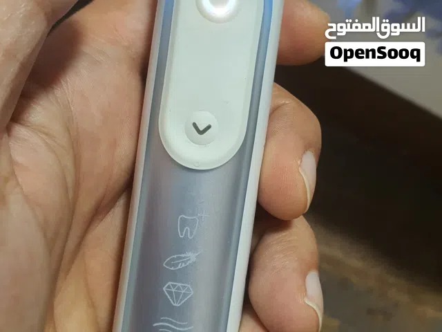فرشاة أسنان كهربائية حديثة تعمل بالشحن براون ألماني بلوتوث  Oral-B Genius 8000 White