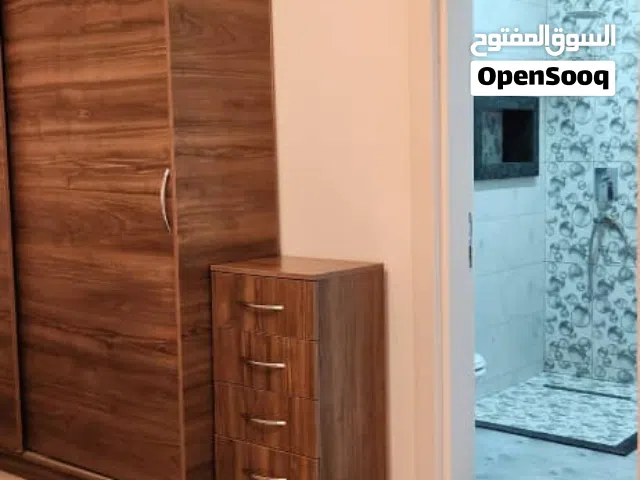 شقة مؤثثة للايجار – منطقة السياحية بالقرب من مركز حلا R2245