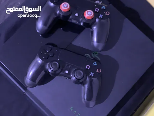 � بلايستيشن 4 (500 جيجا) للبيع – بحالة ممتازة السعر:400 ريال فقط معاه يدين تحكم أصلية نظيف