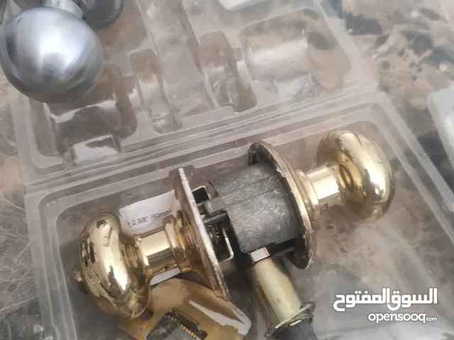 مقابض ابواب لون ذهبي نوعية ممتازة