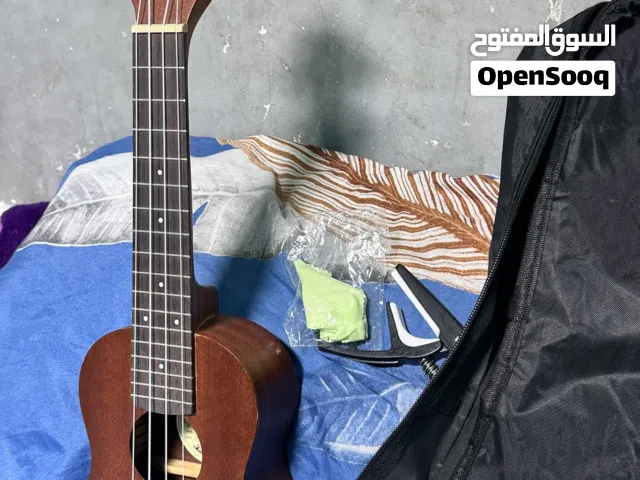 كيتار يوكليلي ايبنيز اصلي خشب نظيف مع جنطة و كابو و اوتار اضافية و ريشukulele ibnez UKS10 و بيه مجال