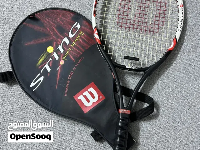 مضرب تنس ارضي اصلي بسعر بسيط مقابل انه ماركه وكلاسيكي وبي حاله ممتازه جدا