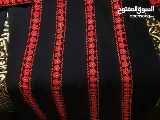 ثوب مطرز فلاحي أسود و أحمر أو ثوب مشكوك خرز موف فاتح
