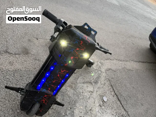 سكوتر دريفت حجم كبير شبه جديد مستعمل لمدة يومان فقط مع مفتاح وشاحن