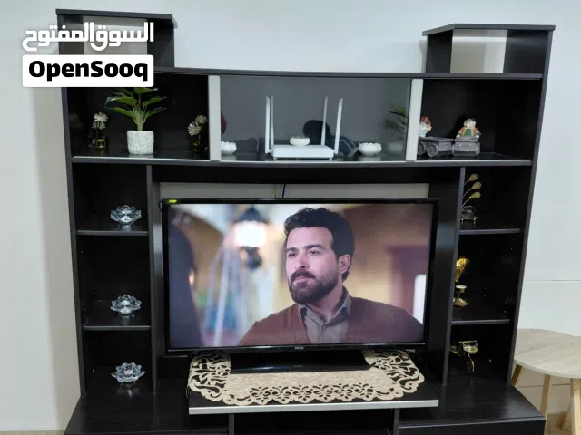 طاولة تلفزيون و رفوف للديكور
