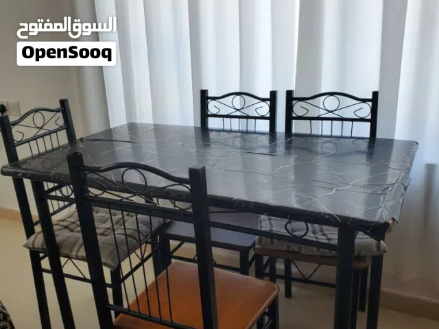 طاولة طعام 4 كراسي السعر 45 الف عملة قديم
