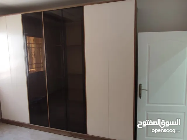 للبيع خزانه وتسريحه وجوارير تفصيل