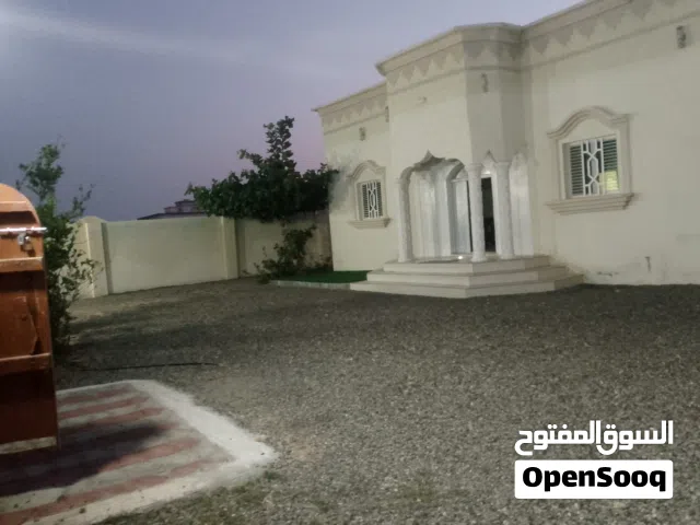 200 m2 2 Bedrooms Townhouse for Rent in Al Sharqiya Ja'alan Bani Bu Ali