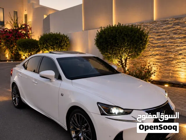 2017 لكزس IS IS 300 Sport