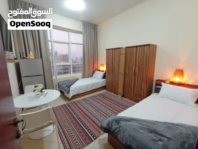 متوفر سكن شباب في شقة جديدة الخان - الشارقة (برج الواحة) أماكن متوفرة