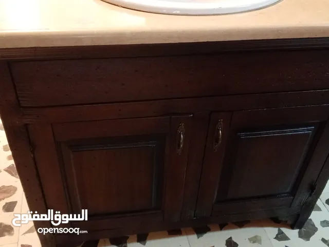 مغسلة رخام مع خزانة
