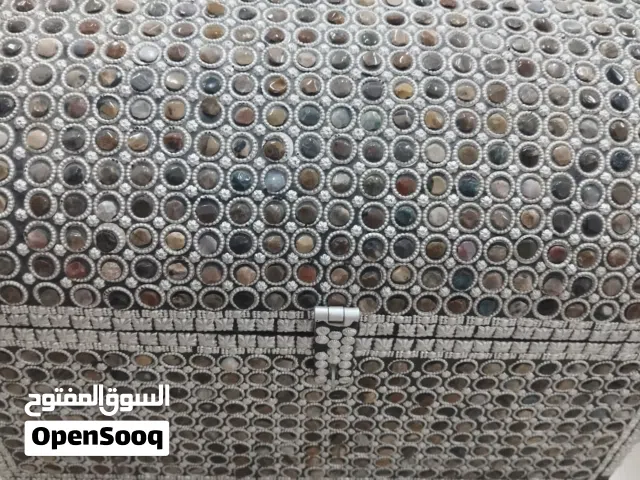 صندوق مرصع بالاحجار الجميلة نادر جدا يصلح كهدية او حفظ الاموال والمجوهرات والاكسسوارات