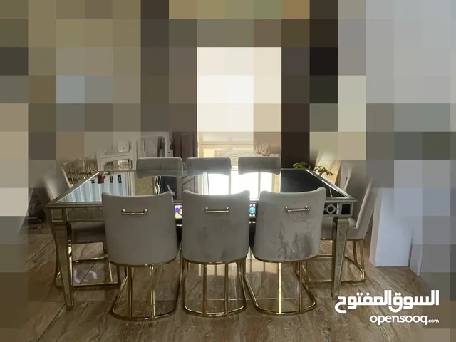 طاولة للبيع المواصفات تحت