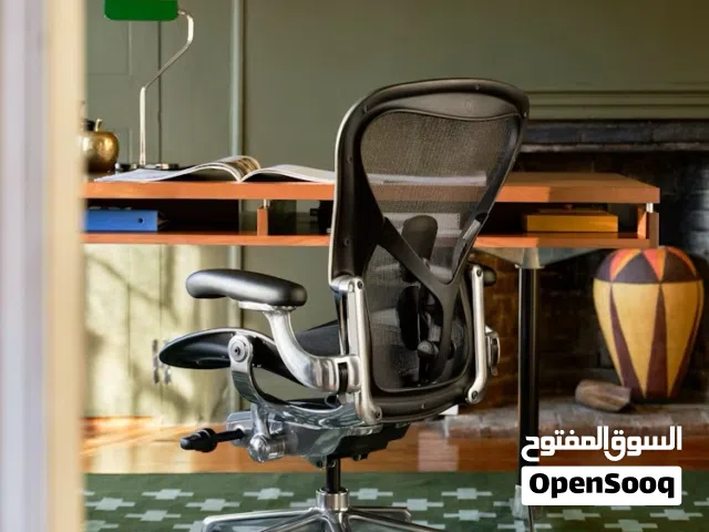 مطلوب كرسي هيرمان ميلر Herman Miller