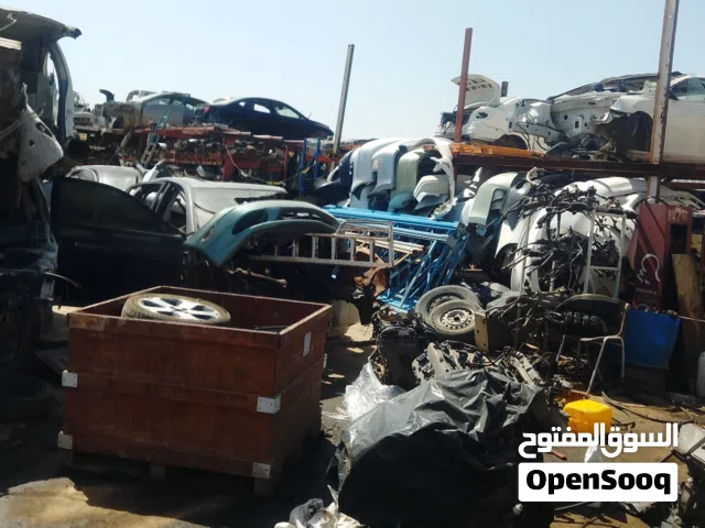 قطع غيار السيارات بانواعها مع توفير مكائن باصات تويوتا وبيكب