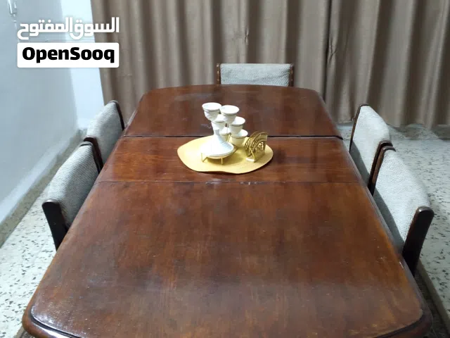 طاولة سفرة مع كراسي للبيع